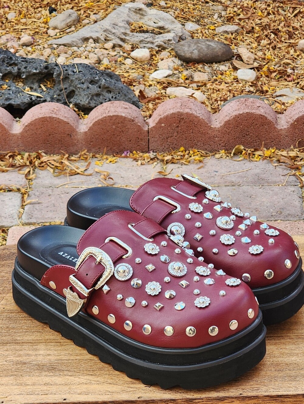 Azalea Wang Women's Swiftly Studded Burgundy Platform Clog with Buckle Size 6.5 - Picture 2 of 8